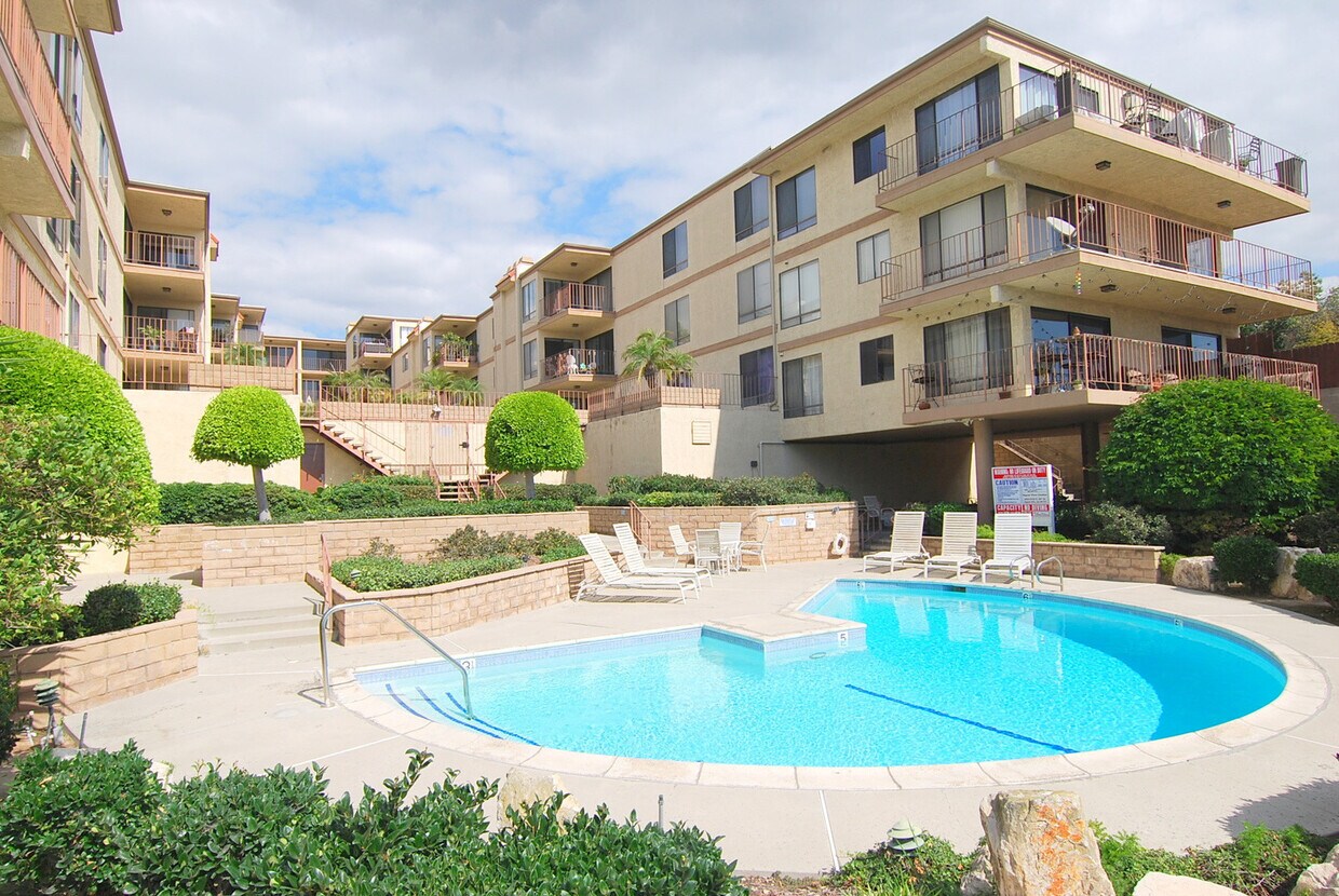 Primary Photo - Super Sized Signal Hill Condo with View!