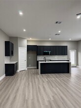 Building Photo - 10055 Grover Ln