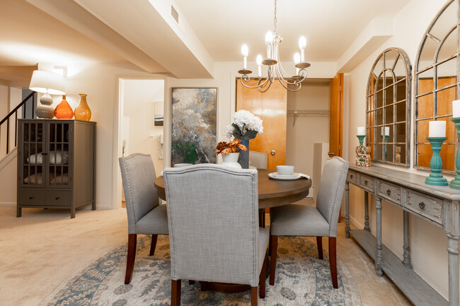 Comedor - Spring Hill Apartments & Townhomes