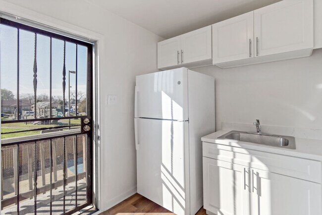 Foto del edificio - 9833 Walnut St