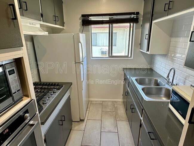 Building Photo - 18611 Clark St