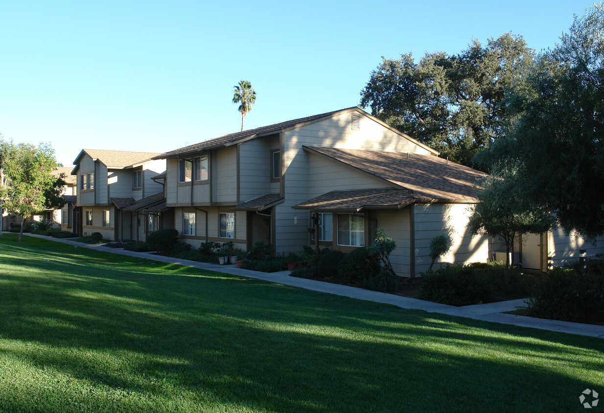 Building Photo - Montgomery Oaks Apartments