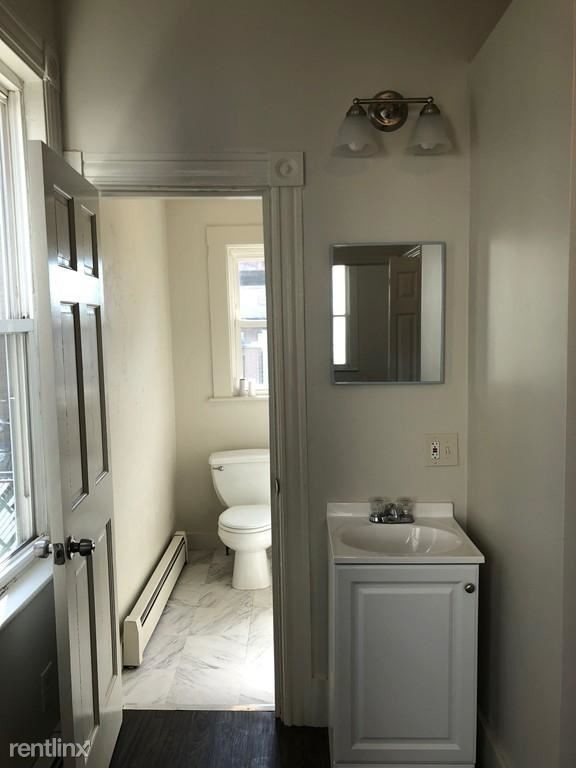 Building Photo - 3 br, 1 bath Apartment - 8 Shawmut Ter # 1
