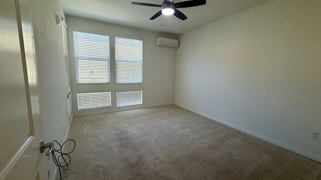 Building Photo - One Bed/One Bath Condo