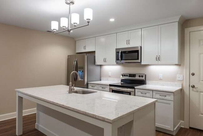 Foto del edificio - 319 W 5th St