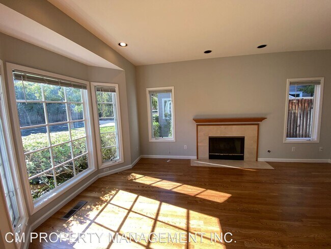 Building Photo - 4 br, 2.5 bath House - 2727 Gaspar Ct