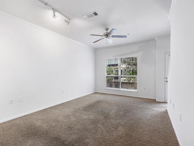Building Photo - 9200 Westheimer Rd