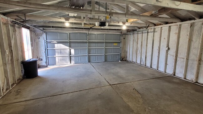 Building Photo - 3339 Cheyenne Ave