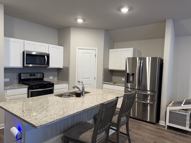 Foto del edificio - 127 Emerald Star Ln