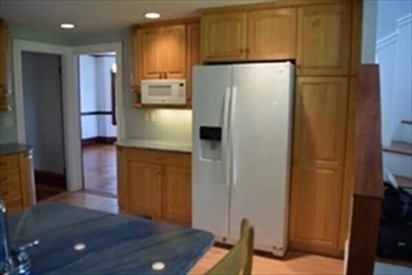 Building Photo - 47 Maple St