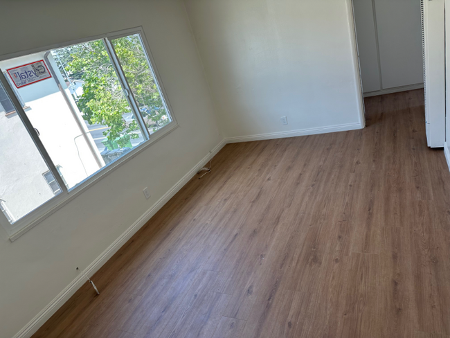 Building Photo - 7329 Normandie Ave