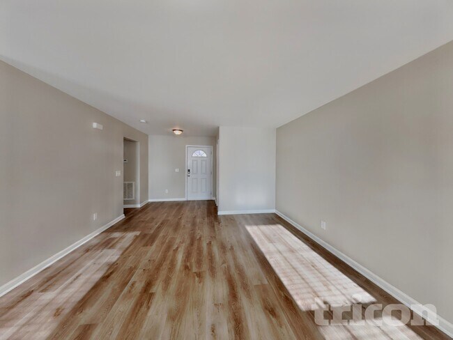 Foto del edificio - 5820 Bryanstone Pl