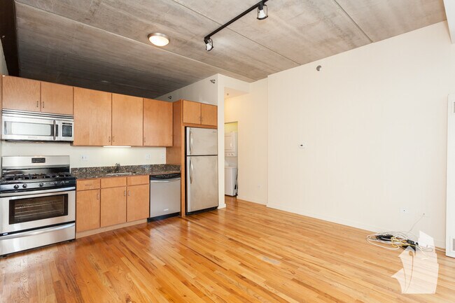 Foto del edificio - 630 N Franklin St