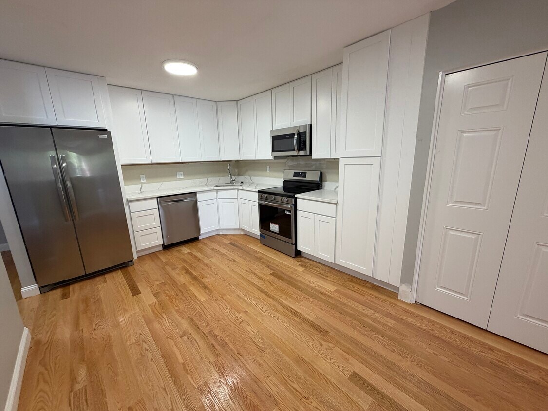 Foto principal - 1850 Beacon St