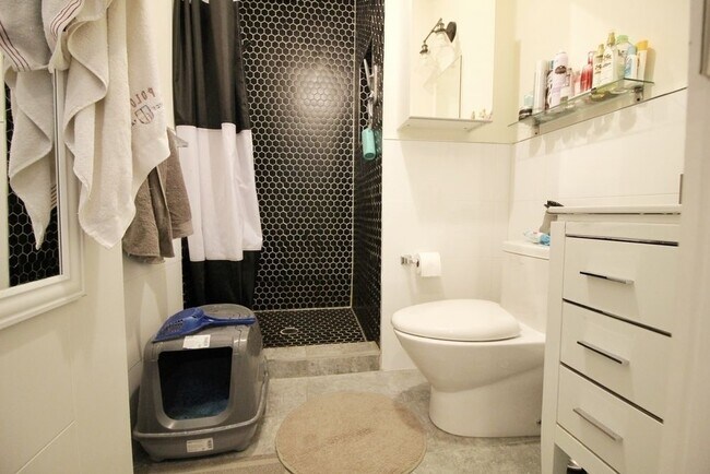 Building Photo - 92 Howard Ave