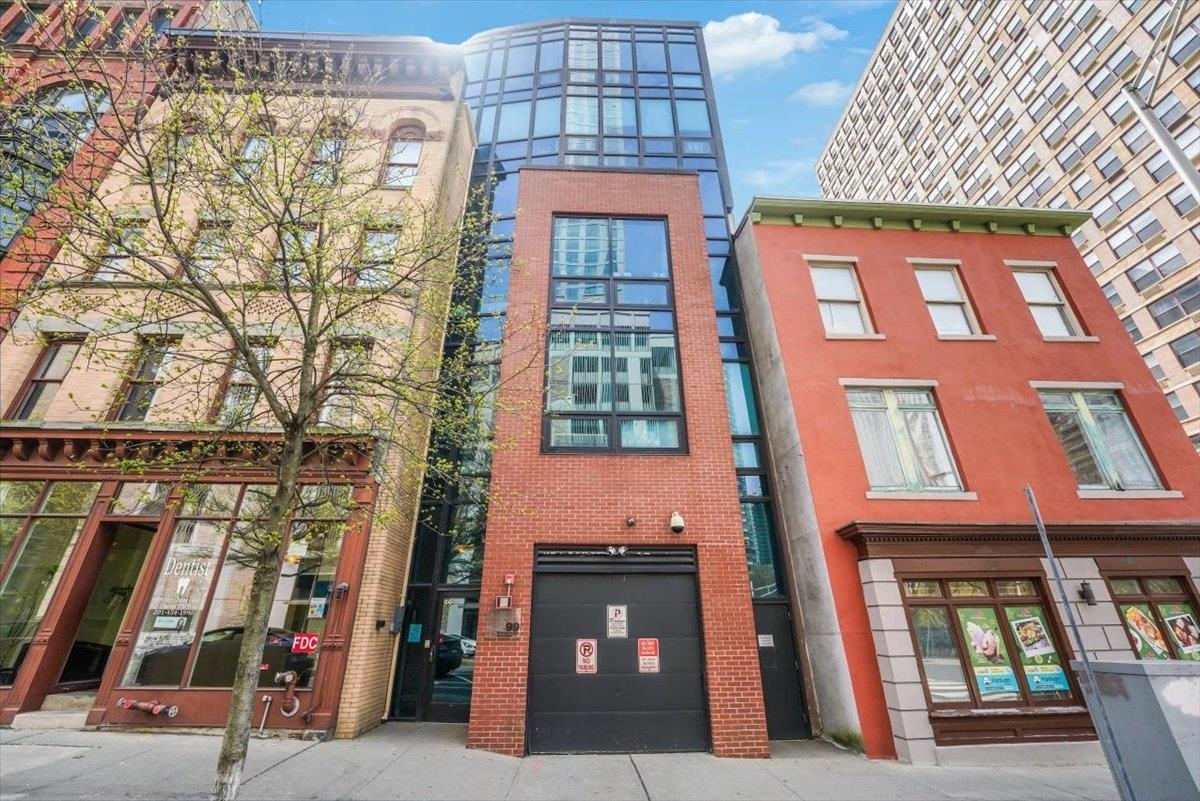Primary Photo - 99 Montgomery St