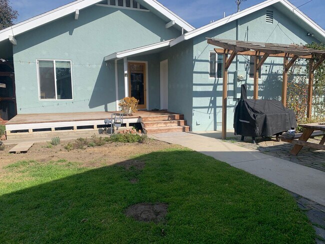 Foto del edificio - 4 BR 2 BA Coming Soon! 555 C Street, Lemoo...