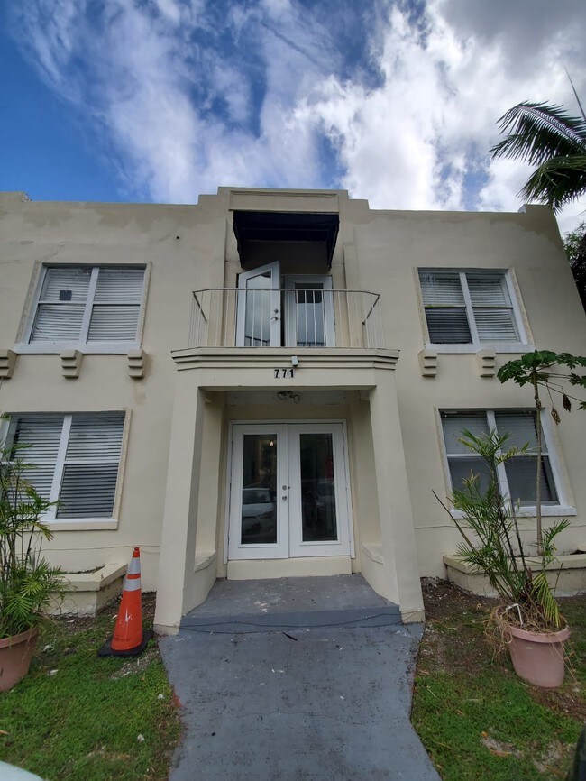 Foto del edificio - 771 NE 126th St