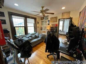 Building Photo - 240 Kelton St