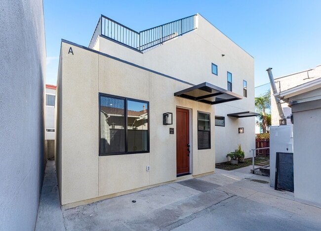 Foto del edificio - 2430 E 7th St