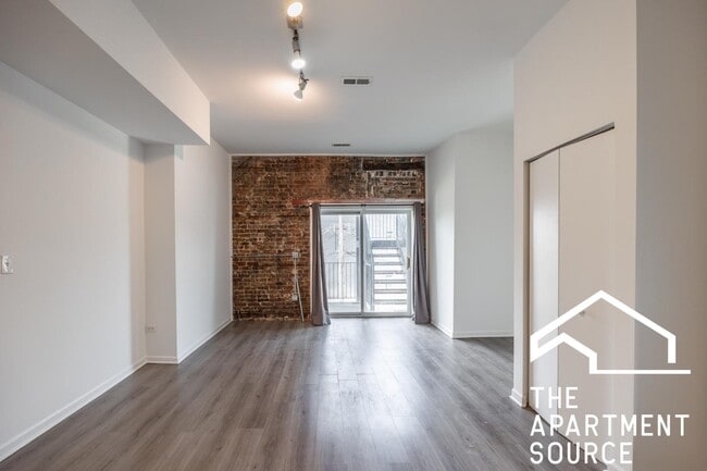 Building Photo - 2022 S Throop St
