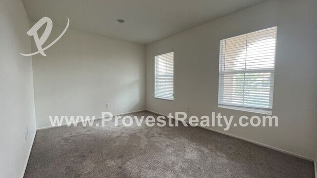 Building Photo - HUGE 5 Bedroom 2.5 Bath Home in Victorville!!
