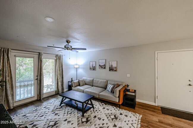 Foto del edificio - 4704 E Paradise Village Pkwy N