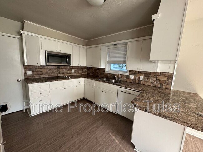 Foto del edificio - 1525 S 122nd E Ave