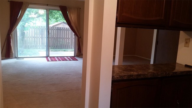 Building Photo - 1701 Peppertree Ln