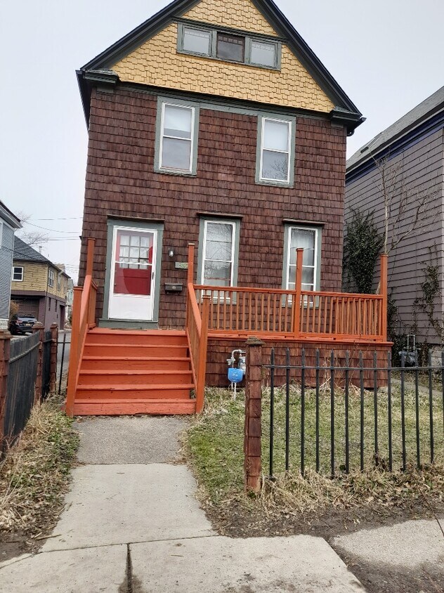Building Photo - 592 Breckenridge St
