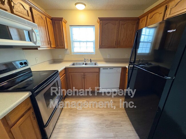Foto del edificio - 1048 Cherry Meadow Ln