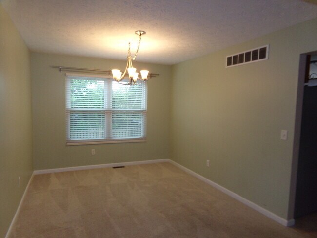 Building Photo - Gorgeous, 4 Bed 3.5 Bath Huber Heights hom...