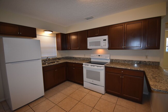 Building Photo - 2 Bed/1 Bath, Duplex in Graceville Apartme...