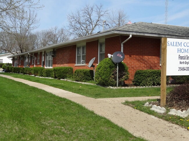 Building Photo - 209 E Oak St