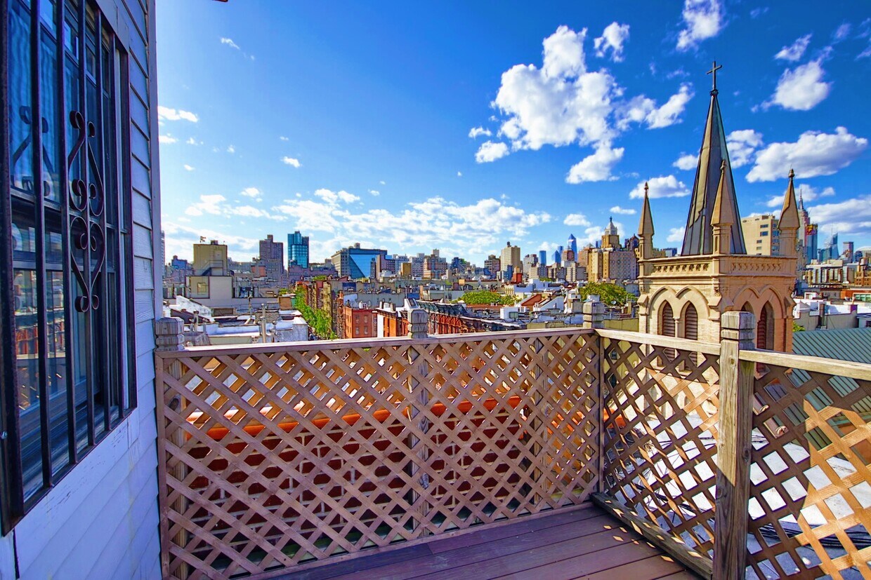 Foto principal - 110 E 7th St