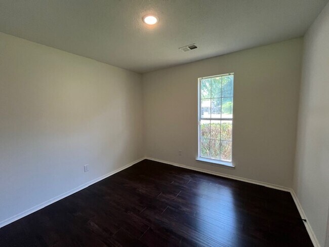 Building Photo - Renovated 3 Bedroom 2 Bath Home for Rent!