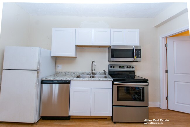 Building Photo - Plymouth Waterfront Area 1br $1500