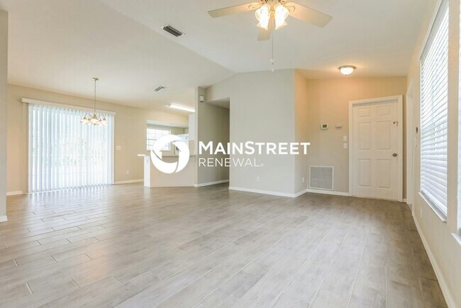 Building Photo - 3 Bedroom Pet-Friendly Home in PORT CHARLO...