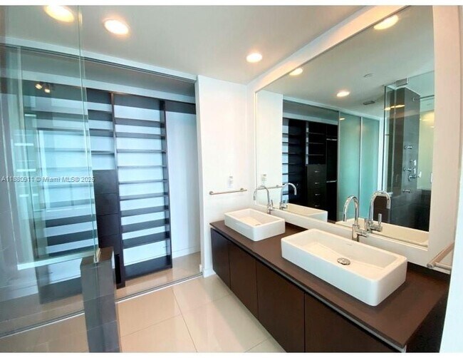 Building Photo - 1040 Biscayne Blvd