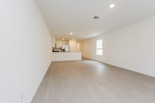 Building Photo - 325 Woodland Hills Dr