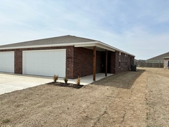 Building Photo - *Pre-Leasing* Three Bedroom | Two Bathroom...