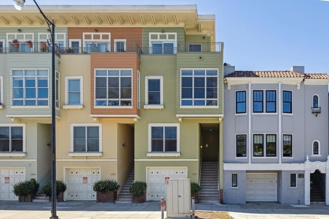 Building Photo - 1592 Dolores St