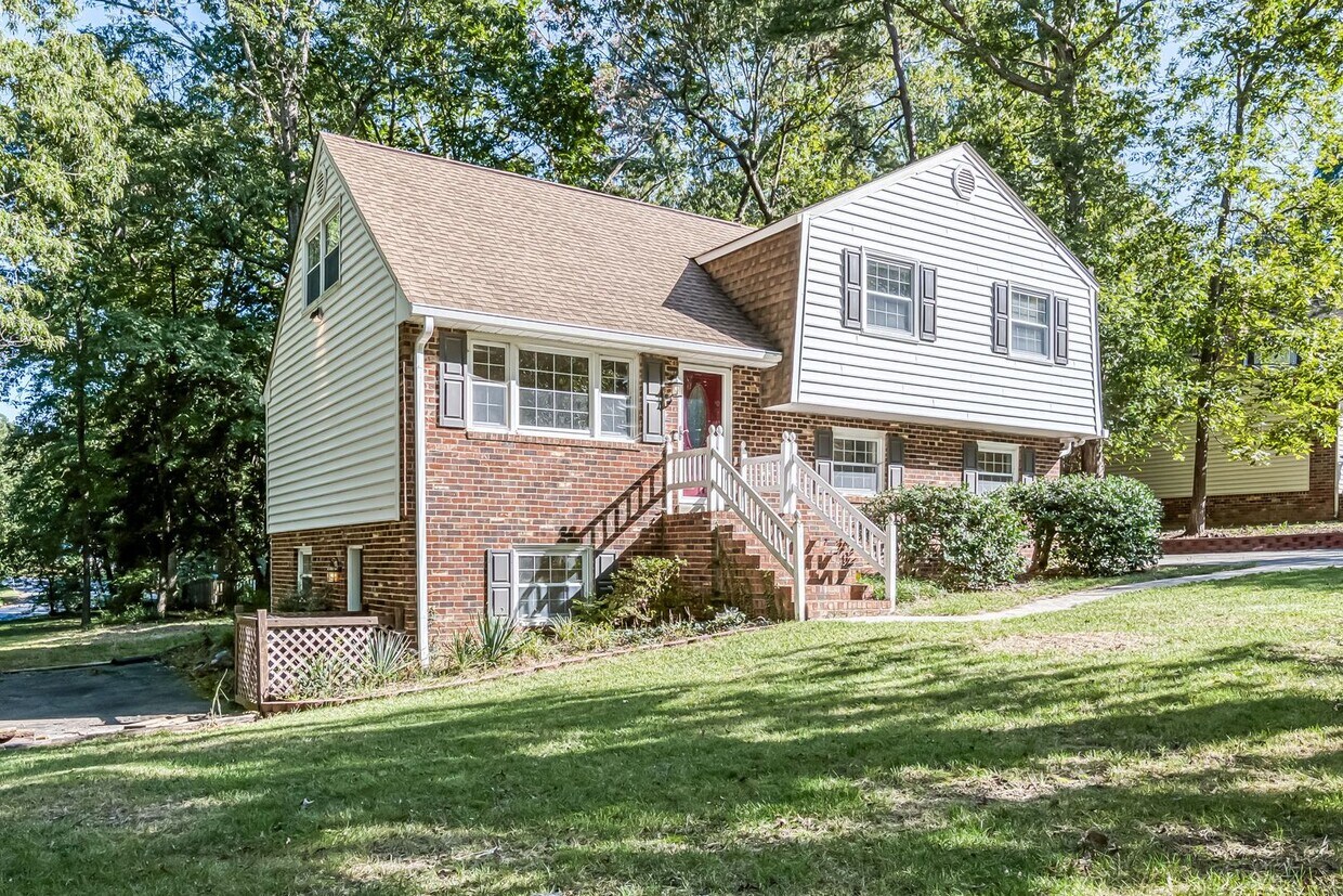 Foto principal - Generously Sized Midlothian Home Move In R...