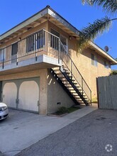 1425 La Salina St