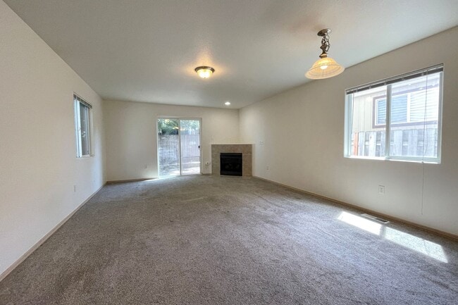 Building Photo - Fantastic Kenton Home with Central A/C, Wa...