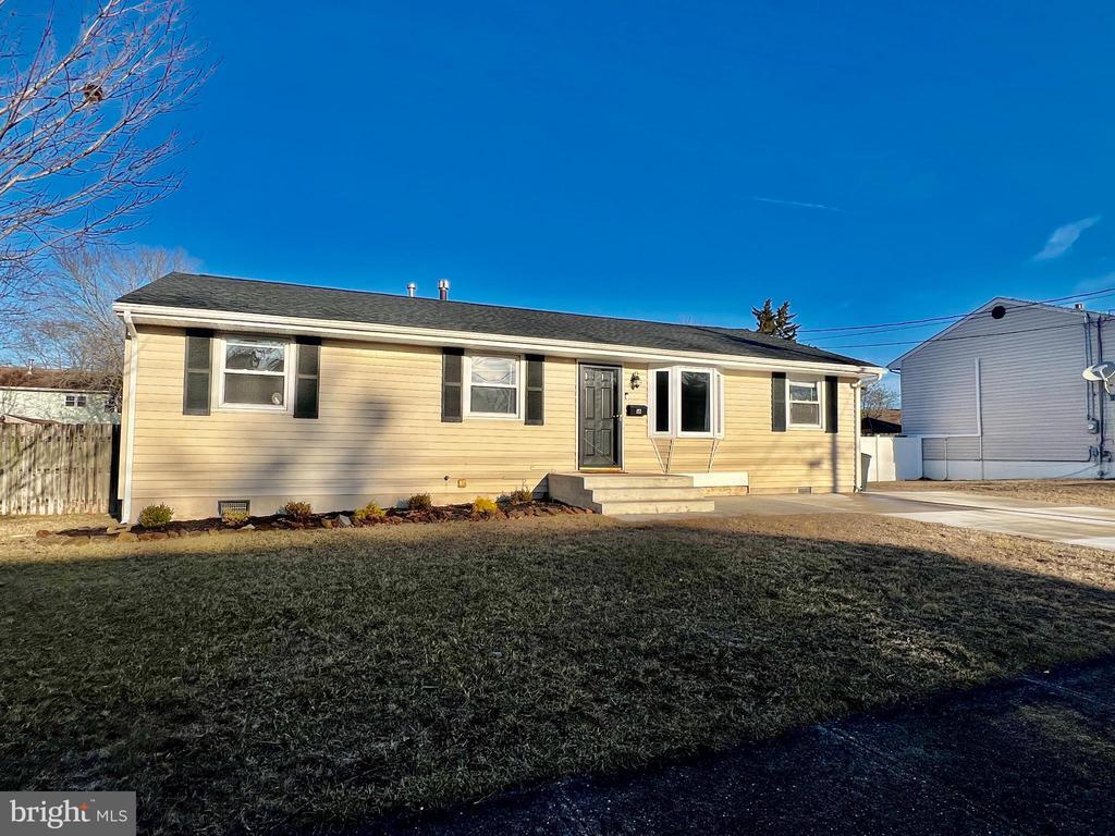 Primary Photo - 16 Schoolhouse Dr