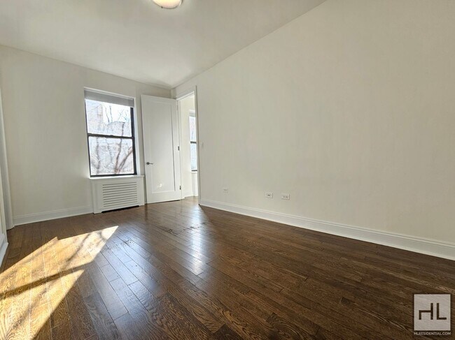 Building Photo - Sunny 1-Bedroom in Greenwich Village | Prime Location