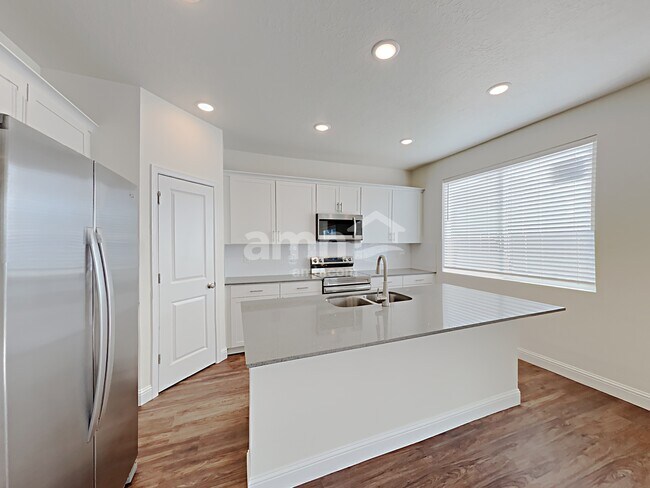 Foto del edificio - 2412 E Surry Way