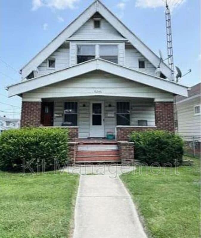 4246 Burnham Ave Unit Upper, Toledo, OH 43612 Condo for Rent in