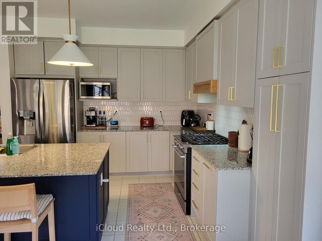 Building Photo - 140 Courtney St